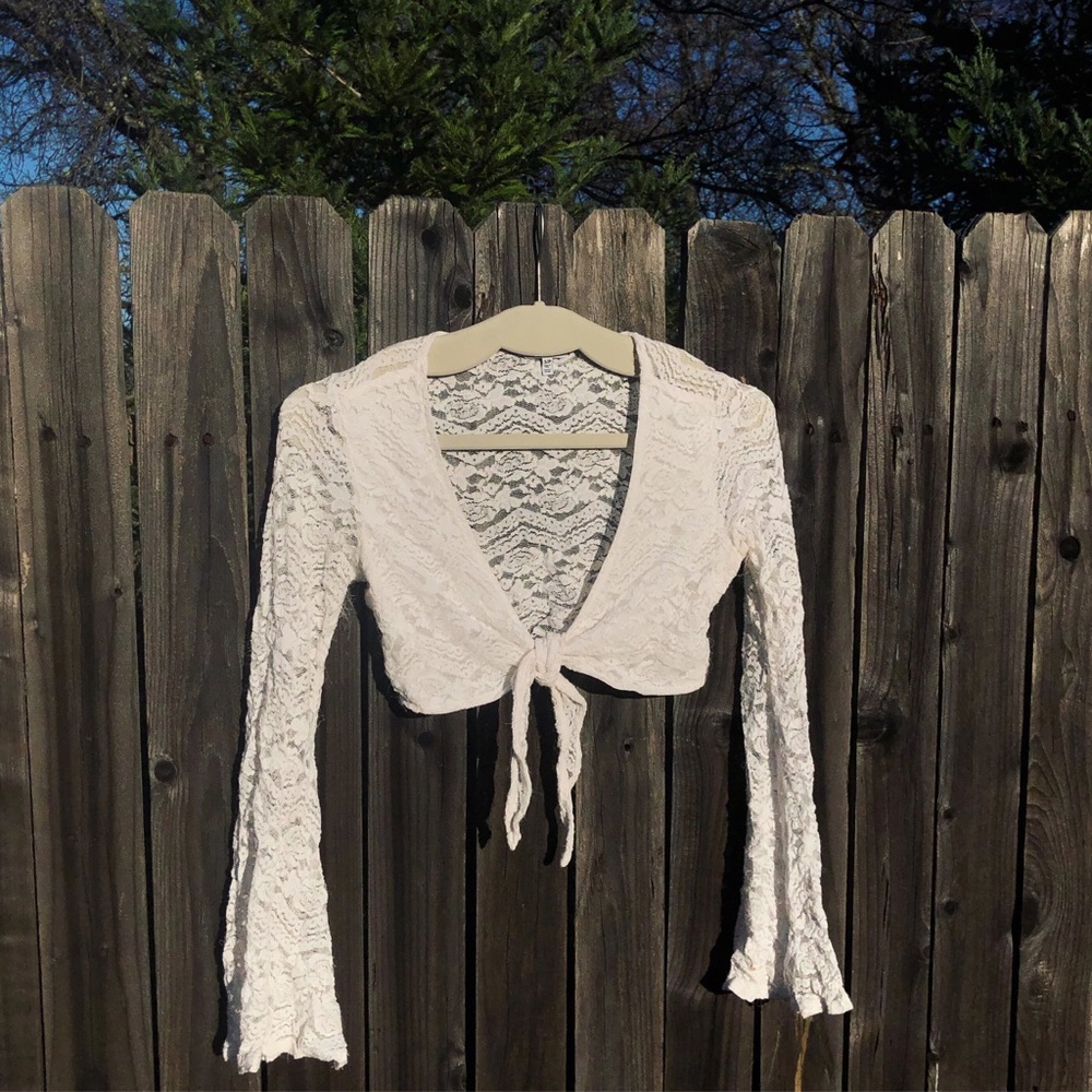 Lace tie-top w/ bell-bottom sleeves